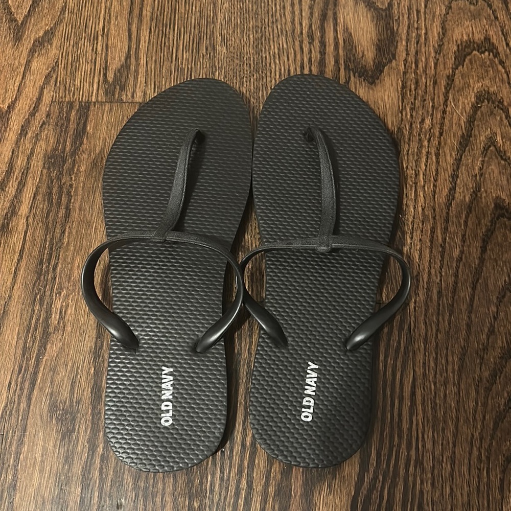 Women’s Flip Flops/Sandals (Old Navy)